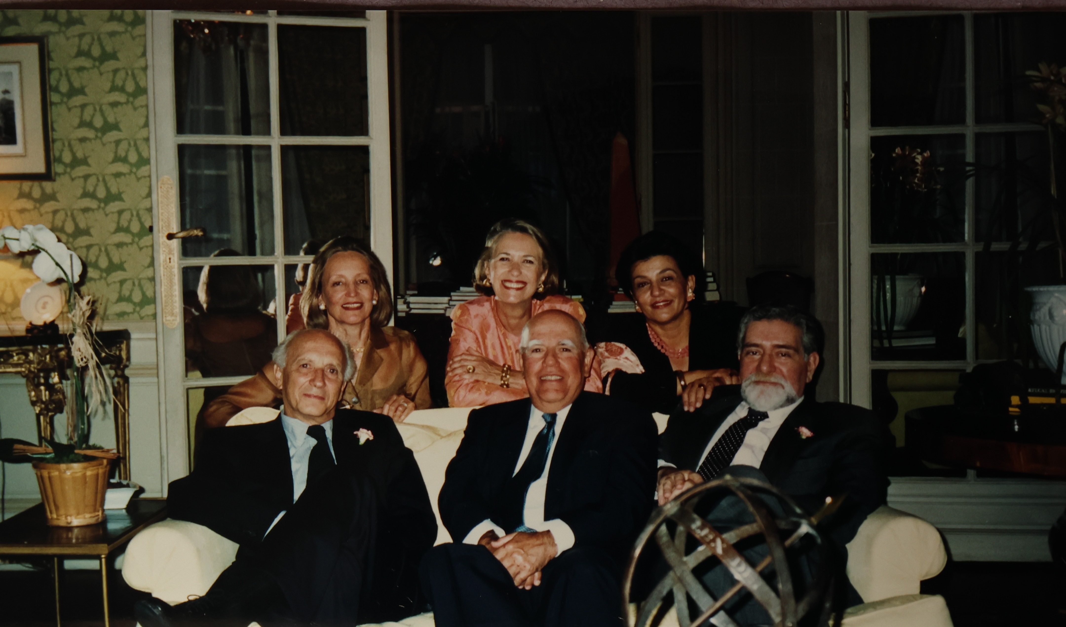 Encontro dos embaixadores Rubens Ricupero, Marcos Azambuja e Celso Lafer. Marisa Ricupero também aparece na foto, junto a Rubens Ricupero. À época. Marcos Azambuja era embaixador brasileiro em Buenos Aires.